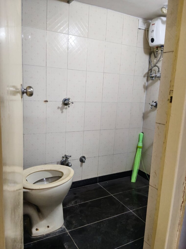 Bathroom, khar west 3 Bedroom 1100 Sq.Ft. Apartment In Khar West Mumbai 9285419