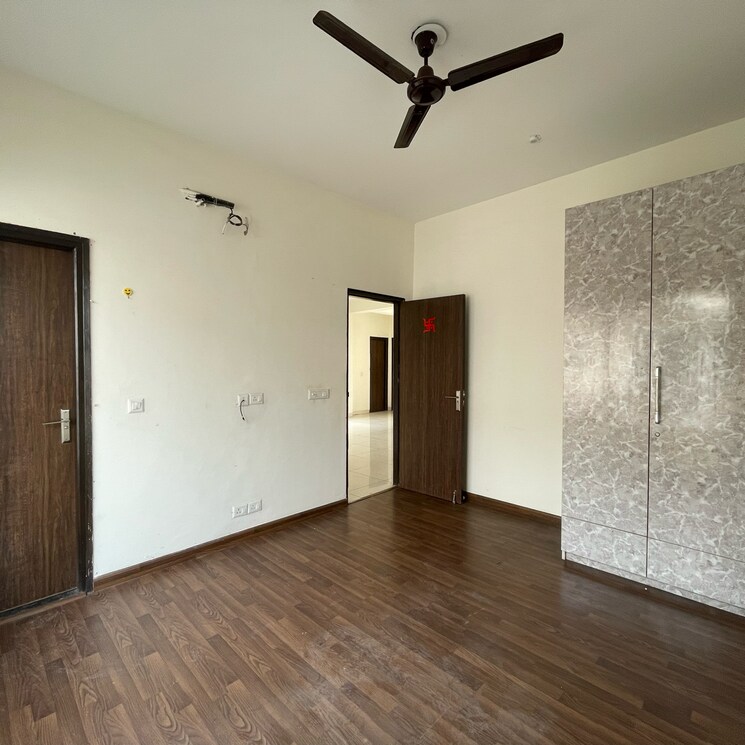 Room, bptp-amstoria 3 Bedroom 2229 Sq.Ft. Builder Floor In Sector 102 Gurgaon 9285445