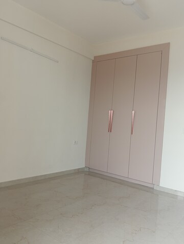 Room in 3 BHK Apartment at M3M Soulitude, Sector 89 – for Rent