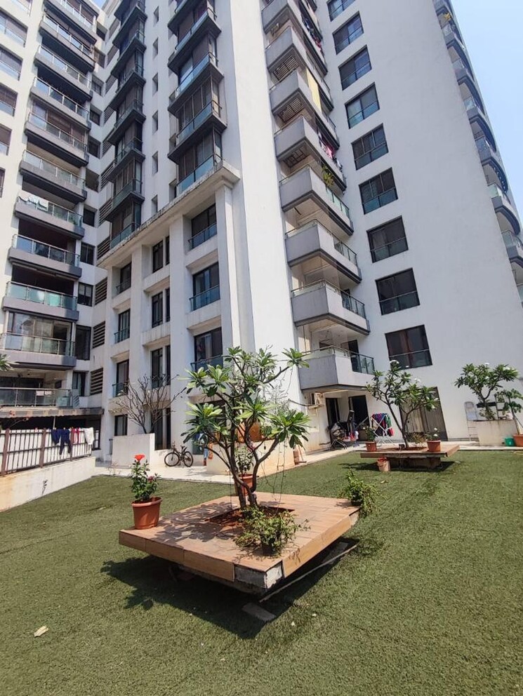 Garden, park-street 5 Bedroom 2200 Sq.Ft. Apartment In Wakad Pune 9285698