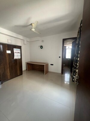 Room in 5 BHK Apartment at Park Street, Wakad – for Sale
