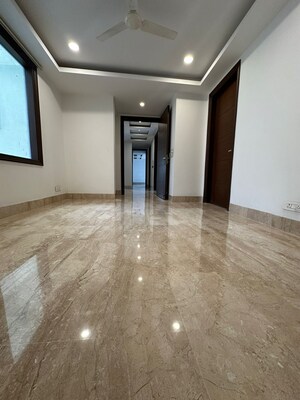 Room in 4 BHK Builder Floor at Panchsheel Enclave – for Rent