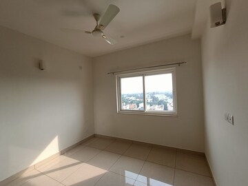 Room in 2.5 BHK Apartment at Prestige Pine Wood, Koramangala – for Rent