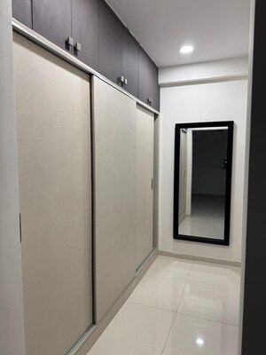 Room in 2 BHK Apartment at Rajapushpa Provincia, Narsingi – for Rent