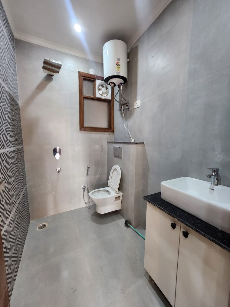 Bathroom, saket 3 Bedroom 1800 Sq.Ft. Builder Floor In Saket Delhi 9285730