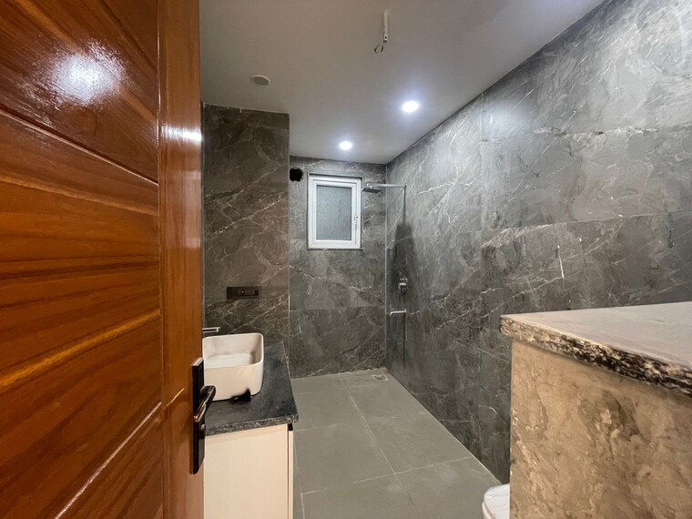 Bathroom, saket 3 Bedroom 1800 Sq.Ft. Builder Floor In Saket Delhi 9285831