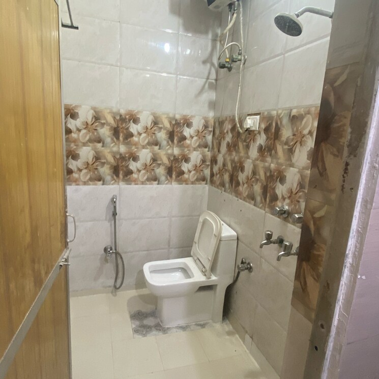 Bathroom, chattarpur 2 Bedroom 800 Sq.Ft. Builder Floor In Chattarpur Delhi 9285849