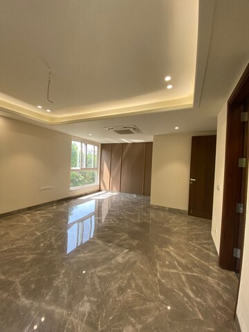 Room in 4 BHK Builder Floor at Panchsheel Enclave – for Rent