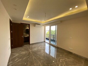 Room in 4 BHK Builder Floor at Panchsheel Enclave – for Rent