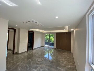 Room in 4 BHK Builder Floor at Panchsheel Enclave – for Rent