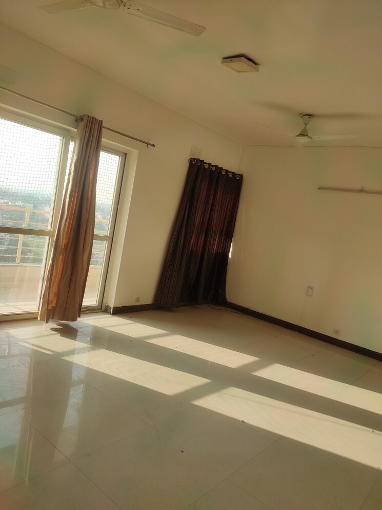 Room, bptp-the-resort 3.5 Bedroom 2140 Sq.Ft. Apartment In Sector 75 Faridabad 9285859