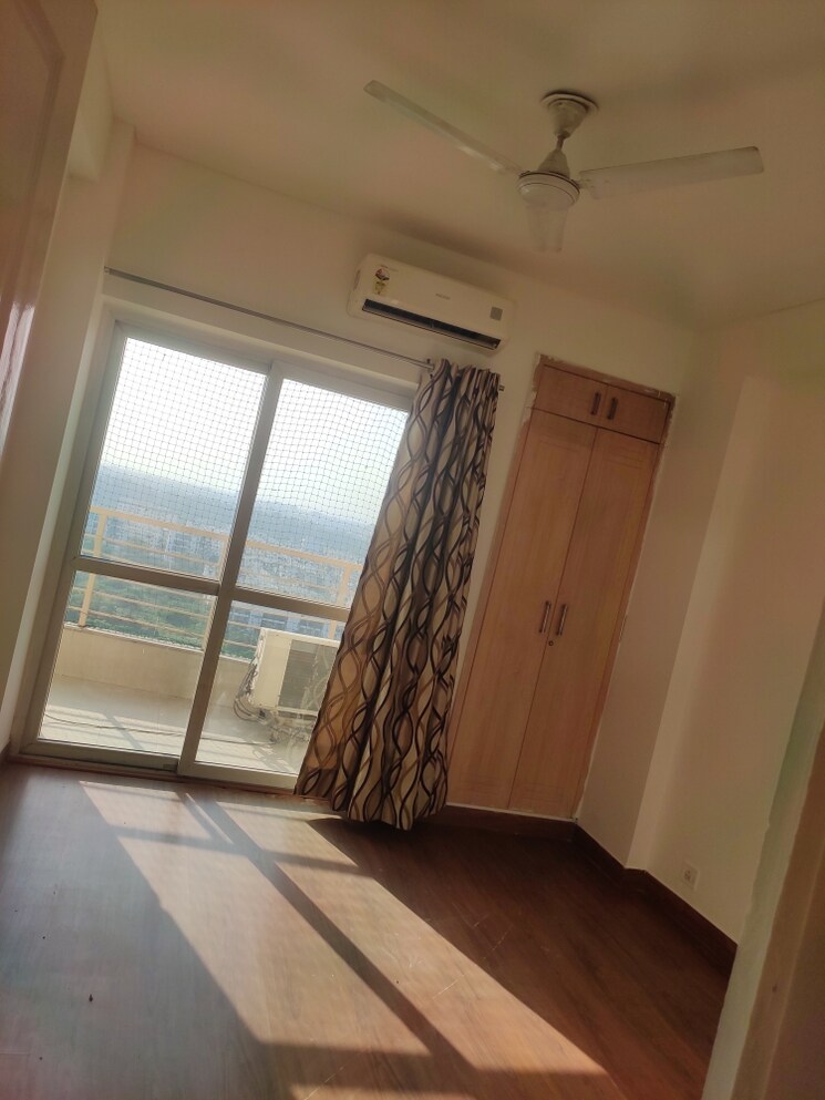 Room, bptp-the-resort 3.5 Bedroom 2140 Sq.Ft. Apartment In Sector 75 Faridabad 9285859