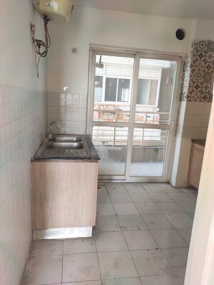 Room in 3.5 BHK Apartment at BPTP The Resort, Sector 75 – for Rent