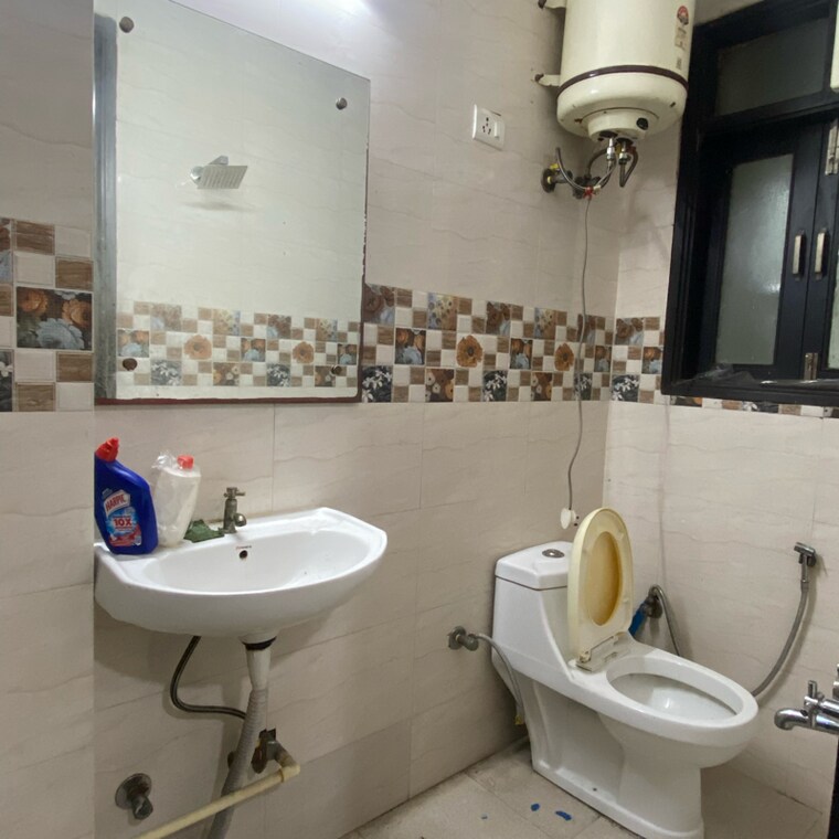Attached Bathroom, chattarpur 2 Bedroom 800 Sq.Ft. Builder Floor In Chattarpur Delhi 9286325
