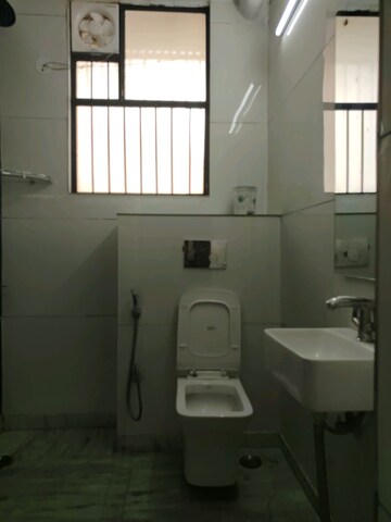 Bathroom in 4 BHK Builder Floor at Ameya Sapphire 57, Sector 57 – for Rent