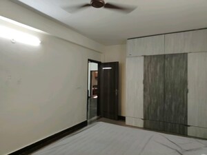 Room in 4 BHK Builder Floor at Ameya Sapphire 57, Sector 57 – for Rent