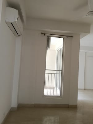 Room in 3.5 BHK Apartment at Bestech Park View Sanskruti, Sector 92 – for Rent