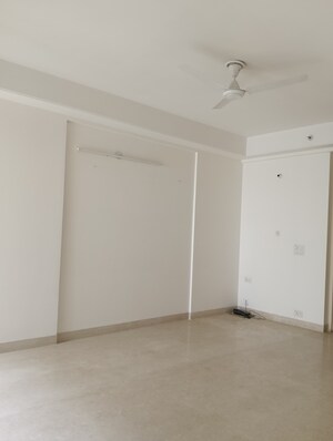 Room in 3.5 BHK Apartment at Bestech Park View Sanskruti, Sector 92 – for Rent