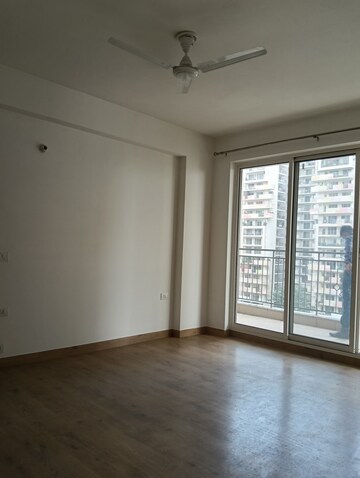 Room in 3.5 BHK Apartment at Bestech Park View Sanskruti, Sector 92 – for Rent