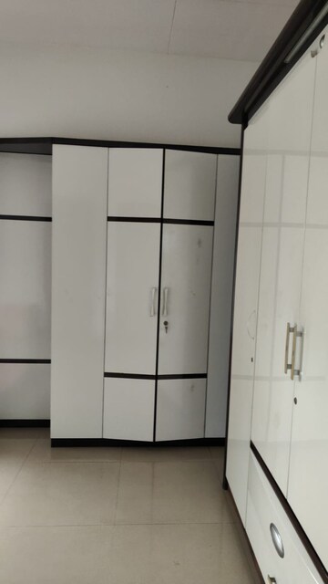 Room in 3 BHK Apartment at Aundh – for Rent
