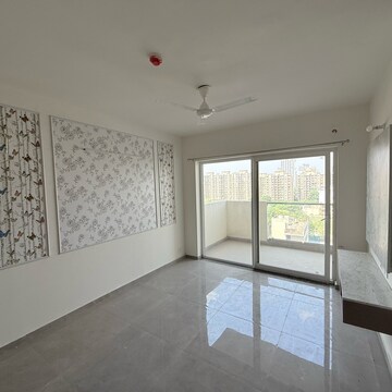Room in 3 BHK Apartment at Tulip Yellow, Sector 69 – for Rent