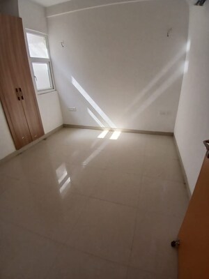 Furnished Amenities in 4 BHK Apartment at SS Linden, Sector 84 – for Rent