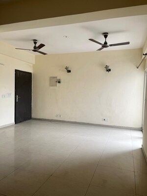 Room in 3 BHK Apartment at Homes 121, Sector 121 – for Rent