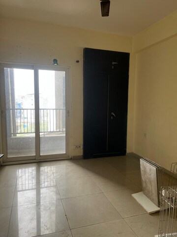 Room in 3 BHK Apartment at Homes 121, Sector 121 – for Rent