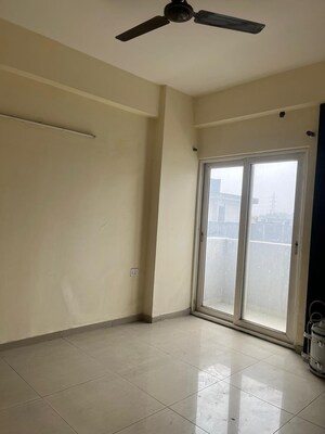 Room in 3 BHK Apartment at Homes 121, Sector 121 – for Rent