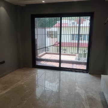 Room in 3 BHK Apartment at Birla Navya, Sector 63a – for Rent