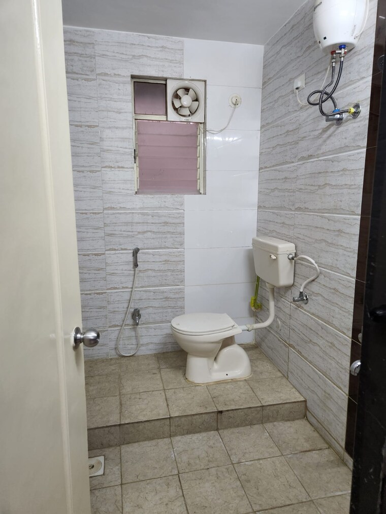 Bathroom, eimwoods-apartment 2.5 Bedroom 1400 Sq.Ft. Apartment In Pimple Saudagar Pune 9286306