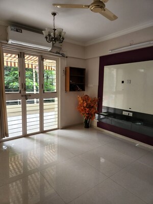 Room in 2.5 BHK Apartment at Eimwoods Apartment, Pimple Saudagar – for Rent