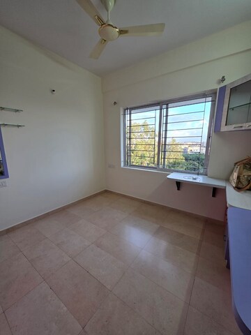 Room in 2 BHK Apartment at Nitesh Hyde Park, Bannerghatta Road – for Rent