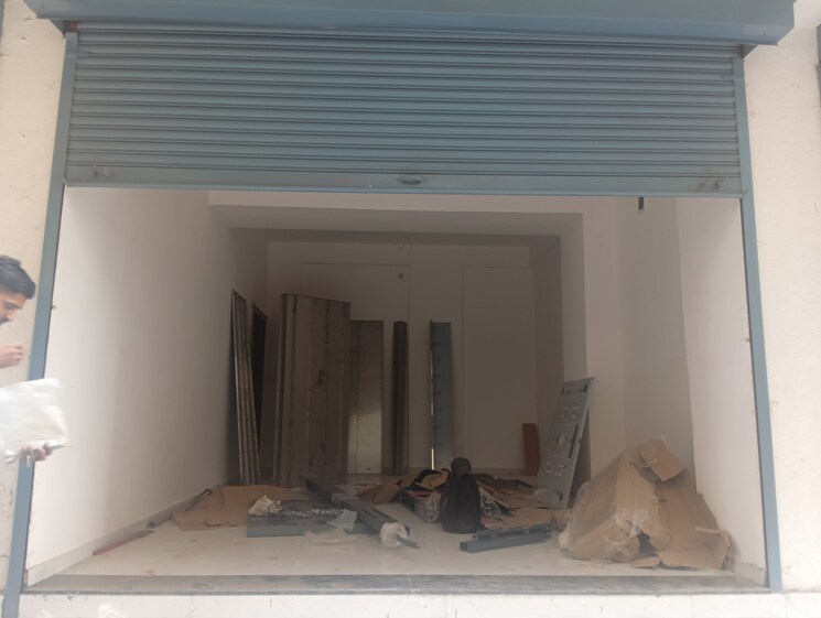 Room, manjari Commercial Shop 400 Sq.Ft. In Manjari Pune 9286366