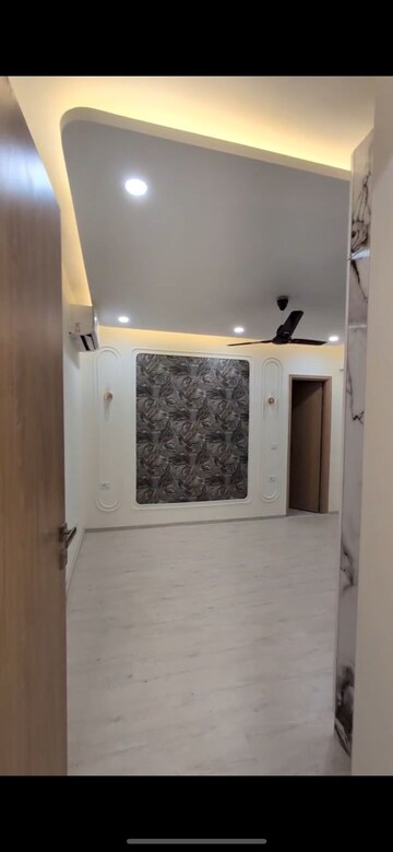 Bathroom in 3 BHK Apartment at M3M Heights, Sector 65 – for Rent