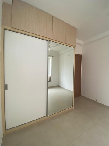 Room in 2.5 BHK Apartment at Bhartiya City Nikoo Homes II, Thanisandra Main Road – for Rent