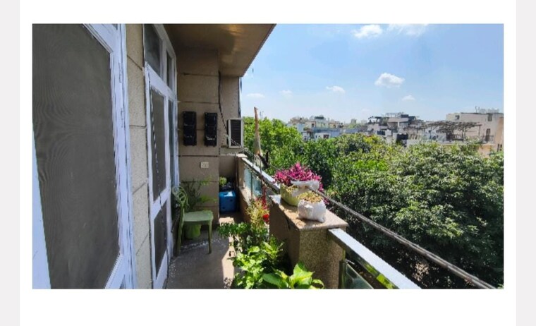 Garden, chittaranjan park 3 Bedroom 1600 Sq.Ft. Builder Floor In Chittaranjan Park Delhi 9286365