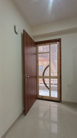 Room in 3 BHK Apartment at Patel Nagar Society, Sector 15 – for Sale