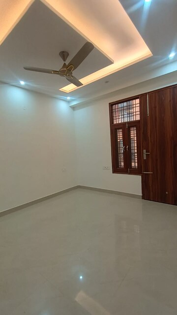 Room in 3 BHK Apartment at Patel Nagar Society, Sector 15 – for Sale