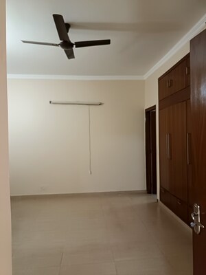Room in 3 BHK Independent House at Sector 31 – for Rent