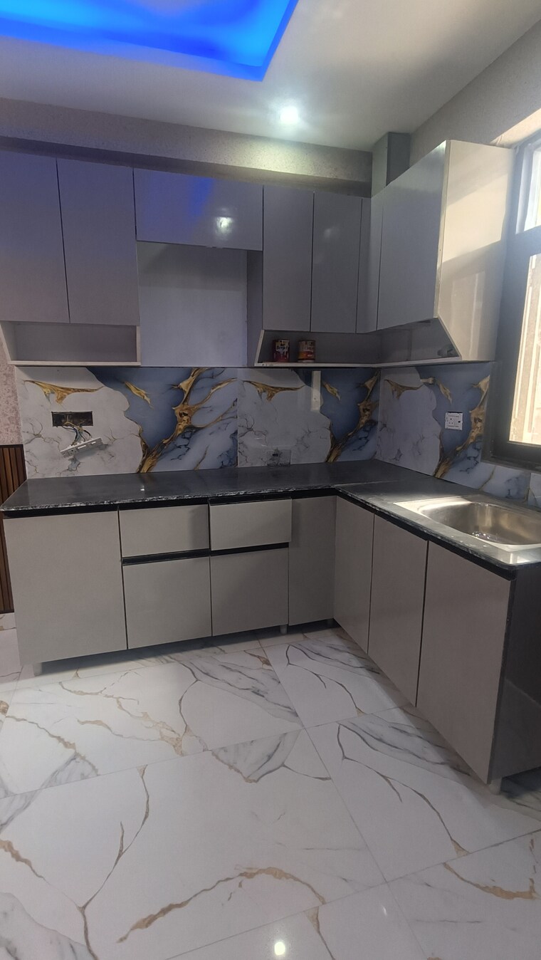 Team Area, sector 73 2 Bedroom 1050 Sq.Ft. Builder Floor In Sector 73 Noida 9286399