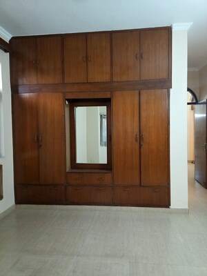 Room in 3 BHK Independent House at Sector 31 – for Rent