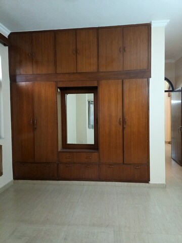 Room in 3 BHK Independent House at Sector 31 – for Rent
