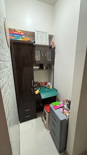 Furnished Amenities in 2 BHK Apartment at Lodha Amara, Kolshet Road – for Rent