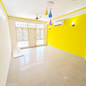 Room in 4 BHK Builder Floor at Sector 57 – for Rent