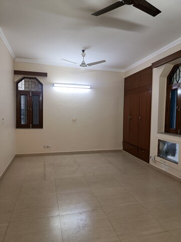 Room in 3 BHK Villa at Sector 31 – for Rent