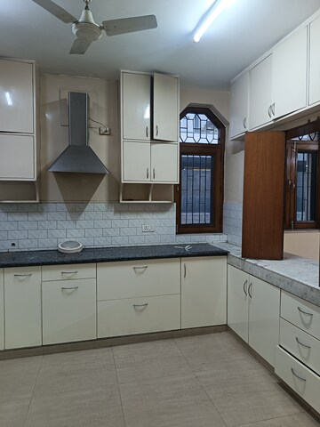 Kitchen in 3 BHK Villa at Sector 31 – for Rent