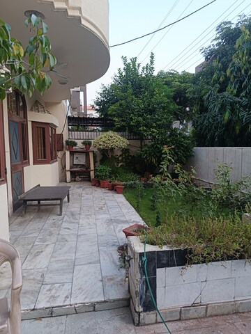 Balcony in 3 BHK Villa at Sector 31 – for Rent