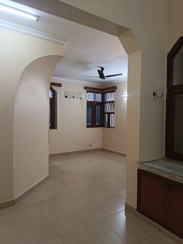 Building Lobby in 3 BHK Villa at Sector 31 – for Rent