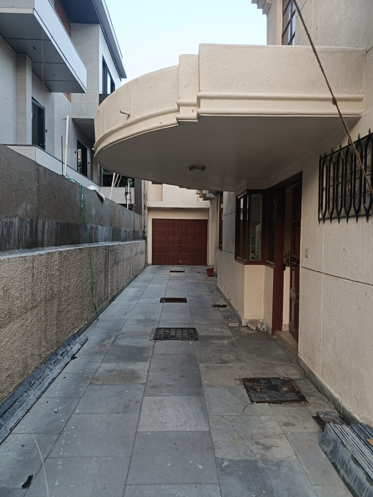 Exterior View, sector 31 3 Bedroom 375 Sq.Mt. Villa In Sector 31 Noida 9286408